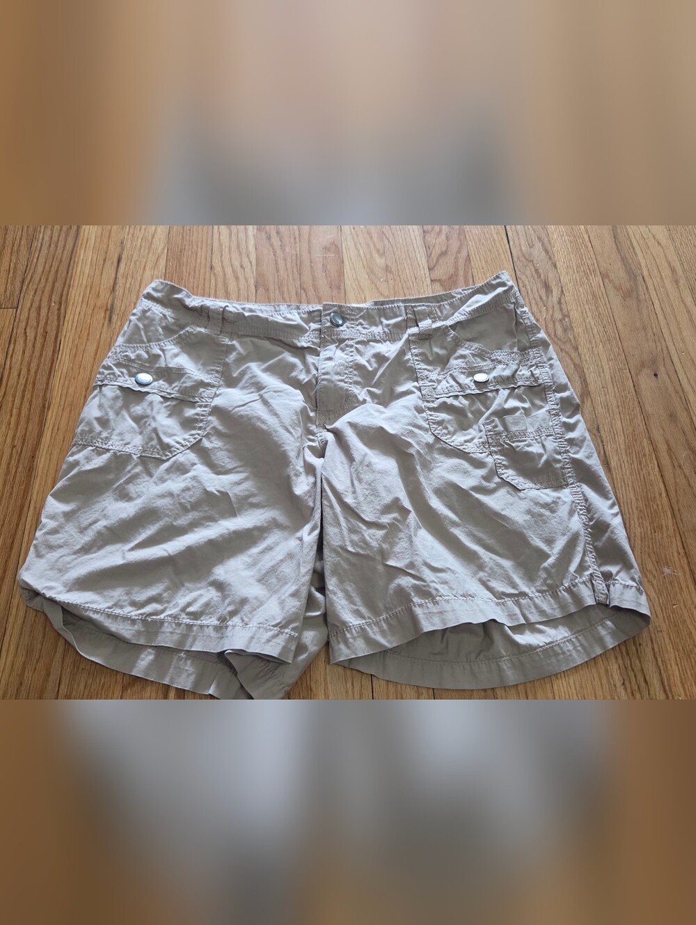 Lane Bryant Womens Plus Size Beige Cargo Shorts with Snap Pockets EUC Size 16